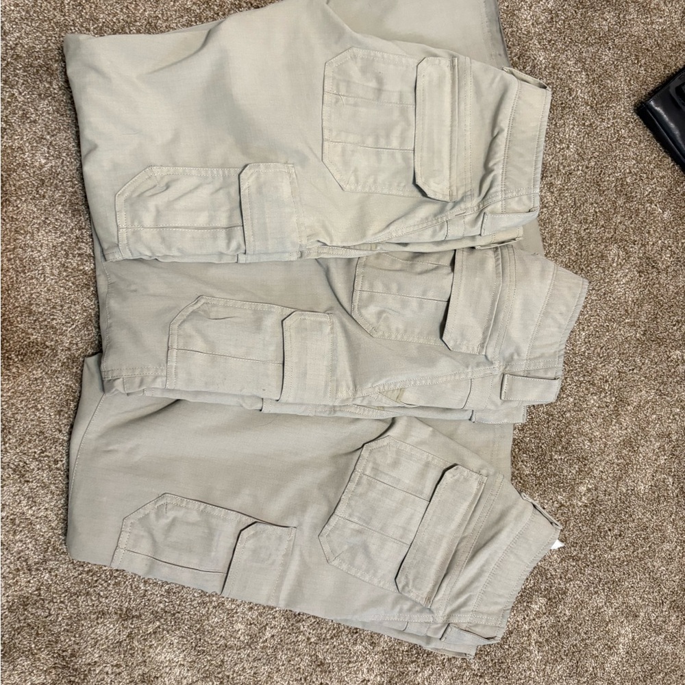 Women’s Under Armour Light Tan Cargo Pants Set of 3